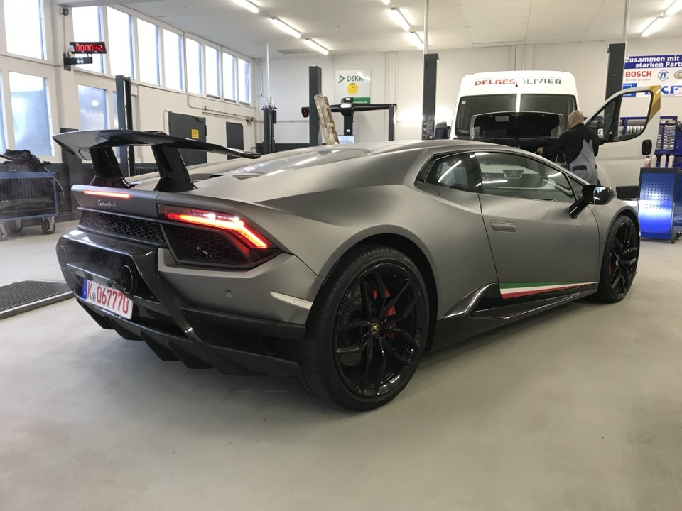Lamborghini Huracan Performante in der KTT Werkstatt Köln